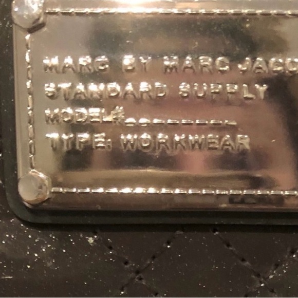 Marc by Marc Jacobs wallet Gray Patent great Condition - Picture 10 of 12